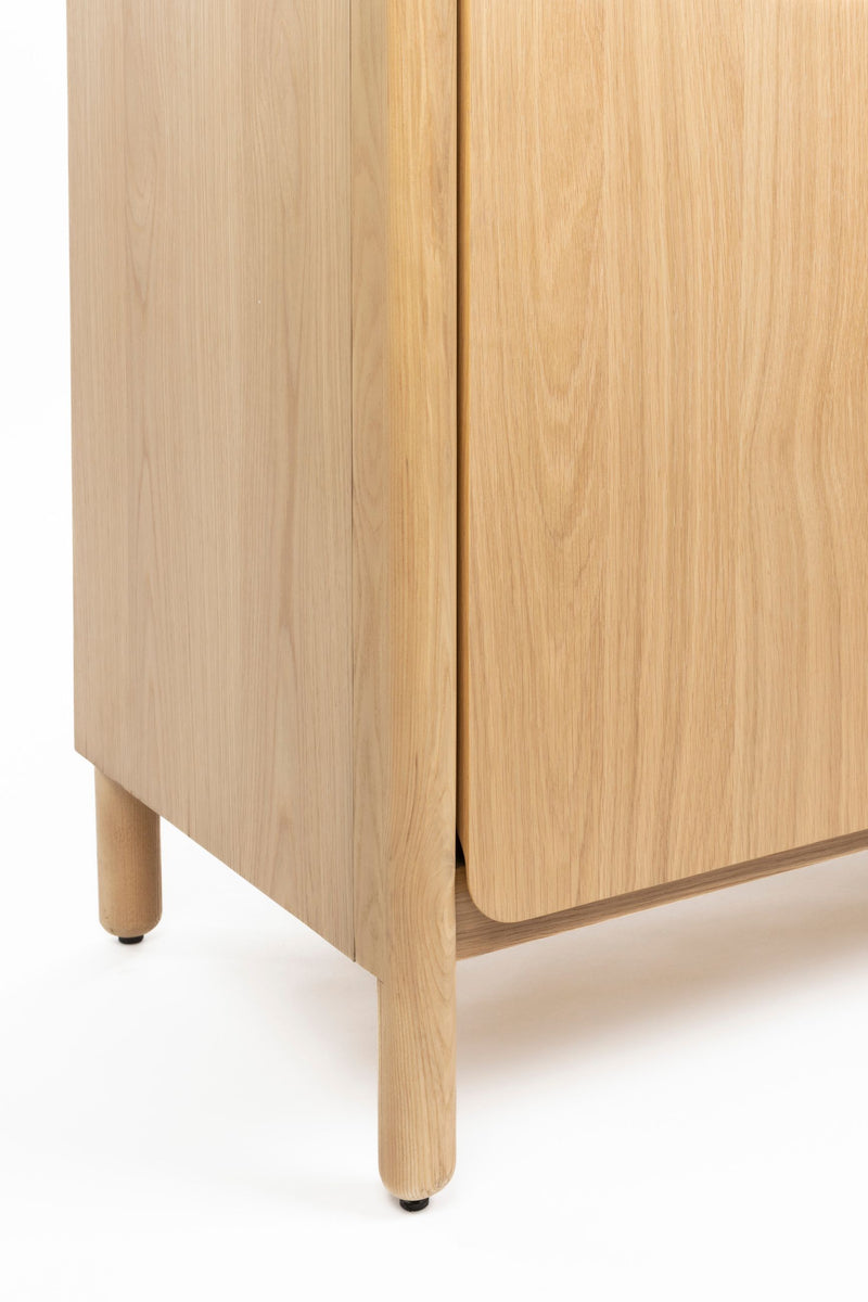 Schrank Storm Natural aus Eschenholz mit runden Formen von Zuiver