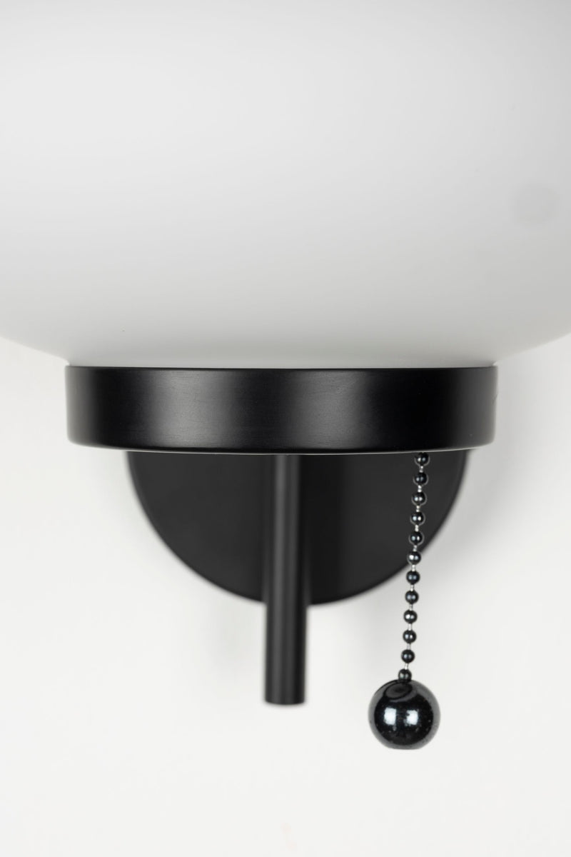Wandlampe Bumble Beige mit Milchglasschirm im Retro-Design von Zuiver