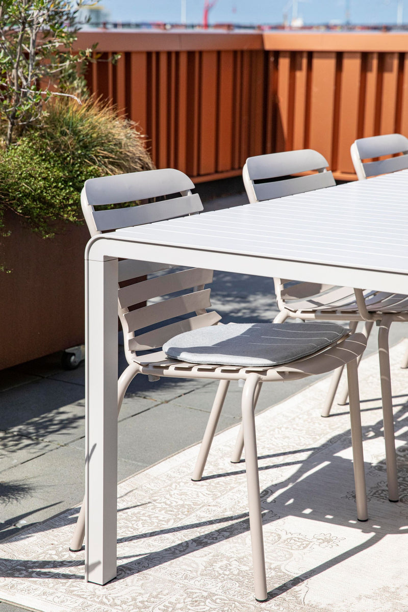 Gartenstuhl Vondel im 2er-Set aus Aluminium in Weiß von Zuiver