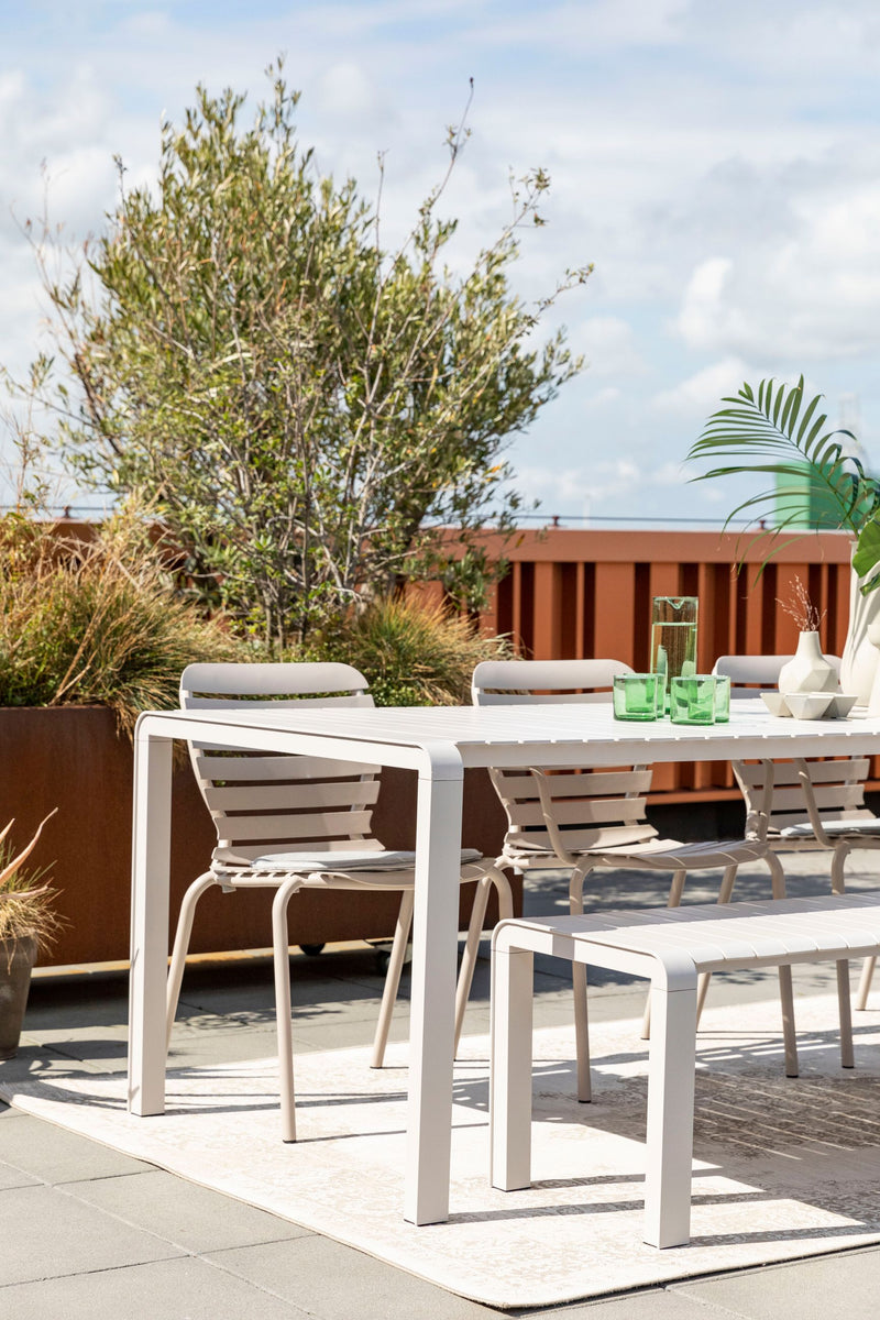 Gartenbank Vondel von Zuiver, Weiß aus Aluminium für 2 Personen