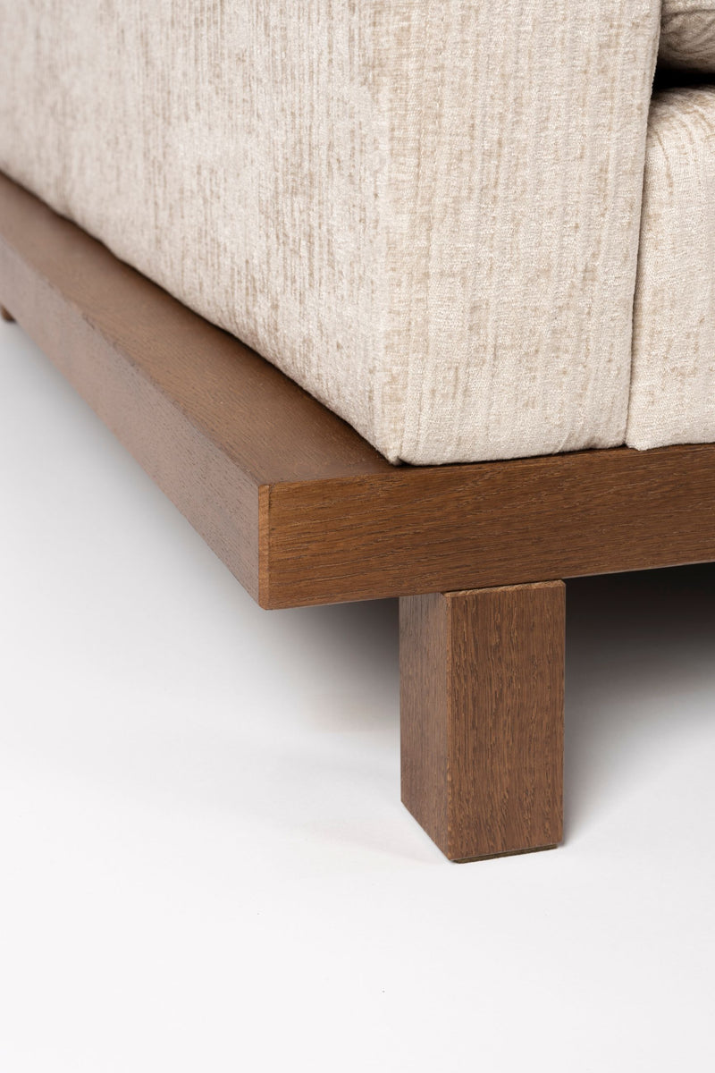 Sofa Blossom 4,5-Sitzer Sand mit Eichenholz-Gestell im Japandi-Design