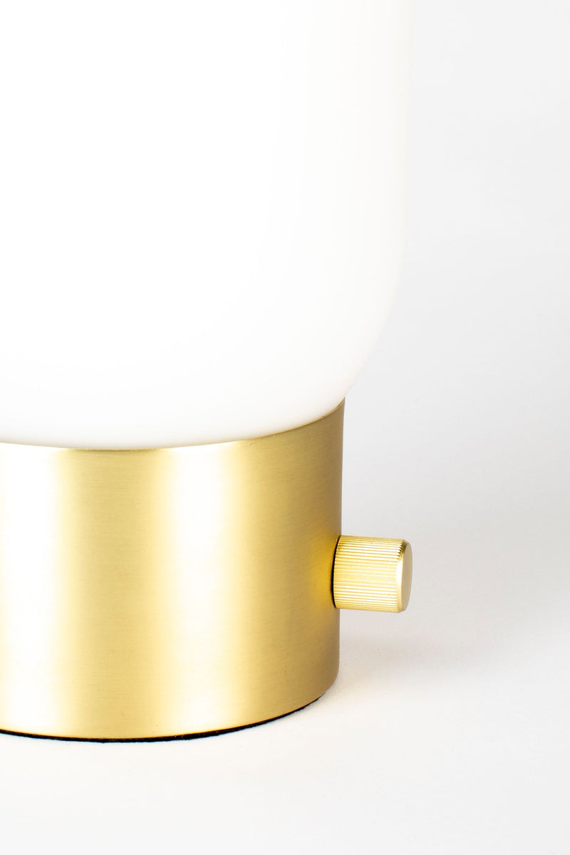 Tischlampe Urban Charger Gold mit USB-Ladeanschluss von Zuiver