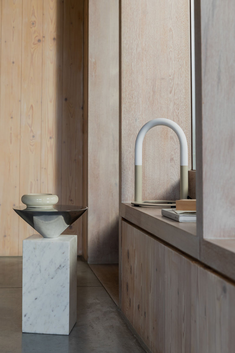 Tischlampe Arch von Zuiver in Beige mit Bogen-Design aus Eisen
