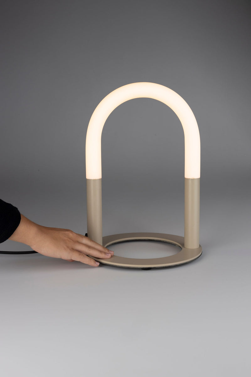 Tischlampe Arch von Zuiver in Beige mit Bogen-Design aus Eisen