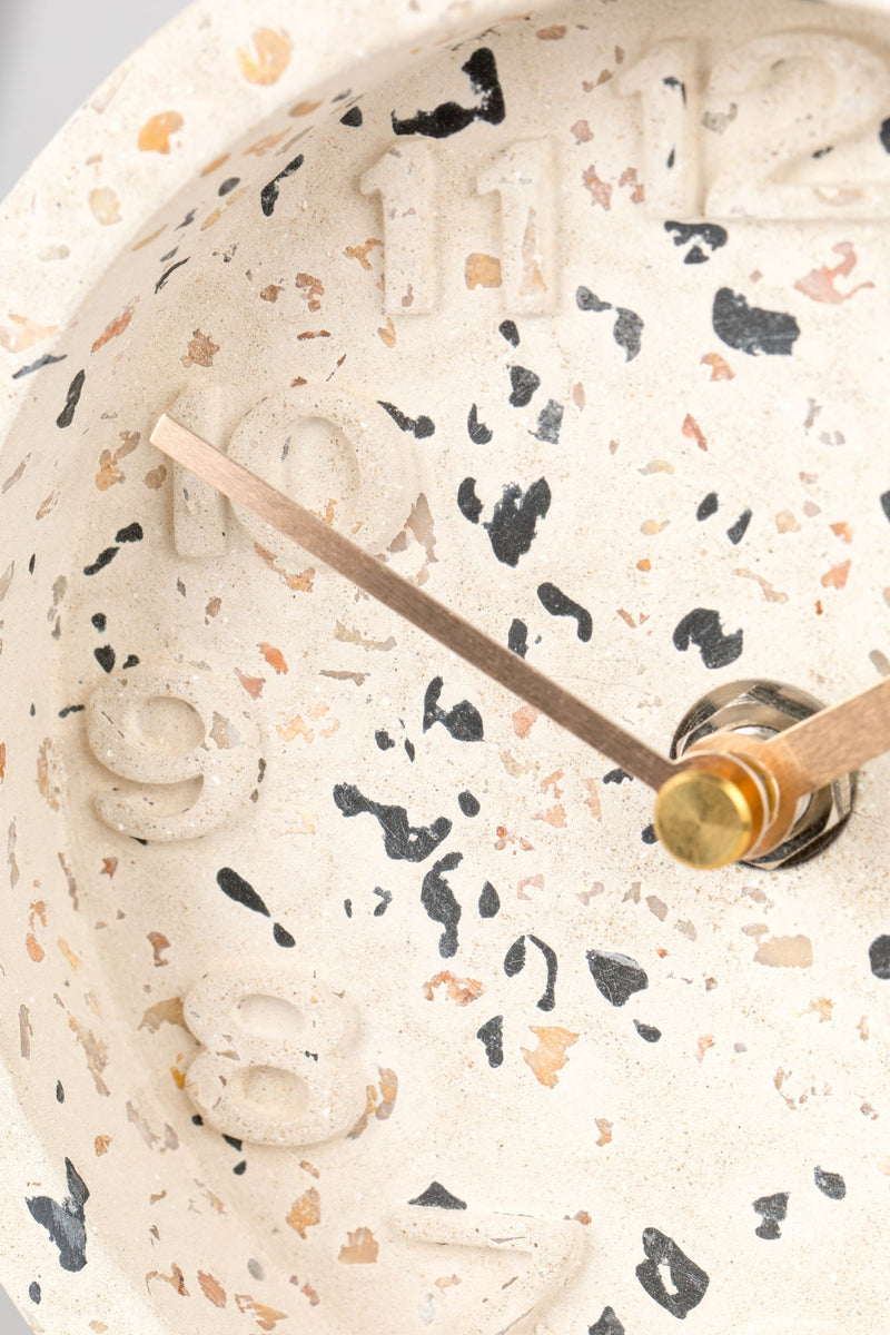 Wanduhr Pendulum Time Terrazzo White von Zuiver für Wohnzimmer