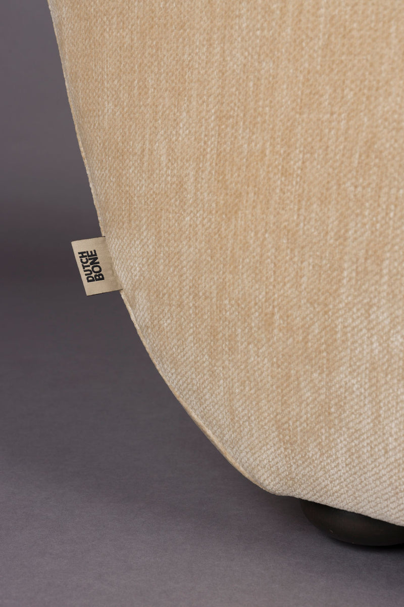 Loungesessel Radley Beige mit Veloursbezug, Holzbeinen von Dutchbone