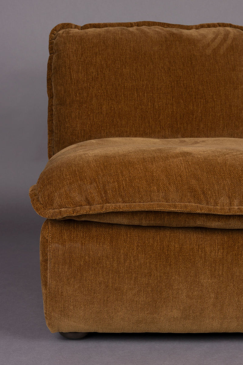 Loungesessel Radley Cognac von Dutchbone mit Samtbezug und Holzbeinen