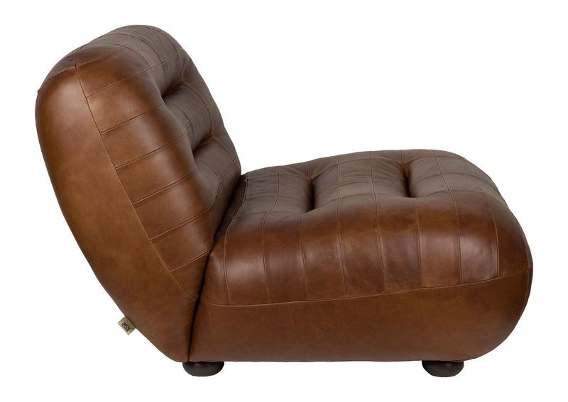 Loungesessel Wyatt aus Leder in Schokobraun mit runden Holzbeinen