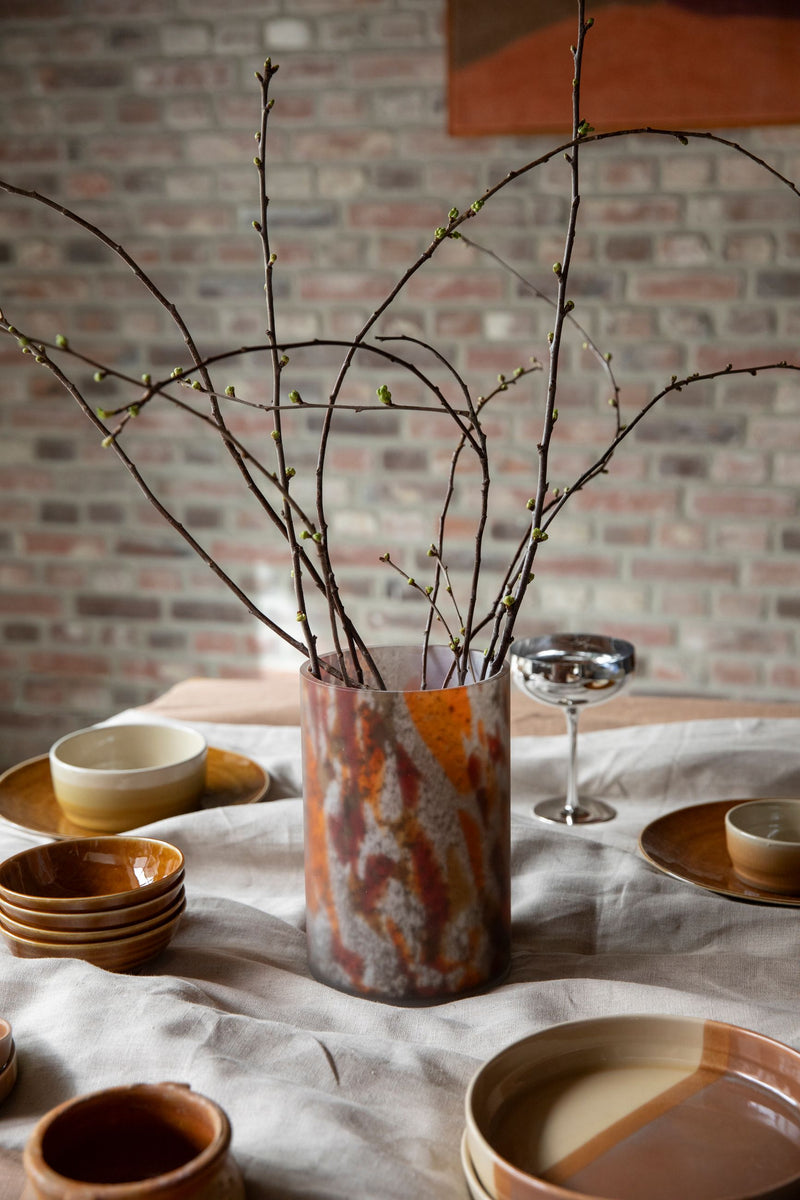 Vase Earl von Dutchbone aus mattem Glas in warmen Farbtönen