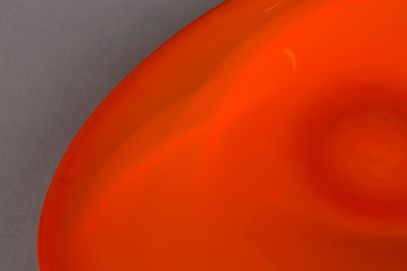 Tablett Gable aus Glas in Orange von Dutchbone im Retro-Design