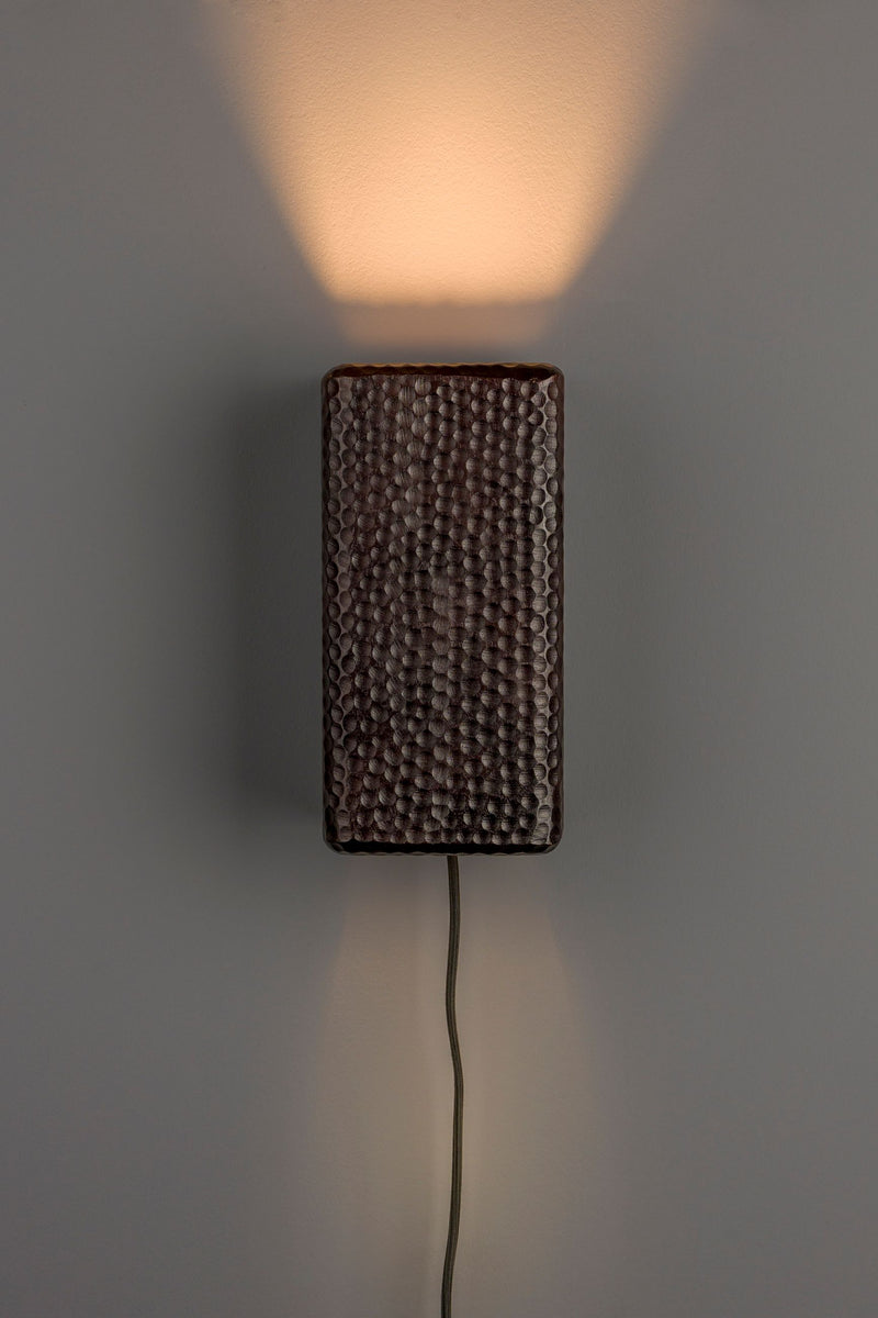 Wandlampe Marnix aus Mangoholz mit Relief-Optik, E27-Fassung, Braun