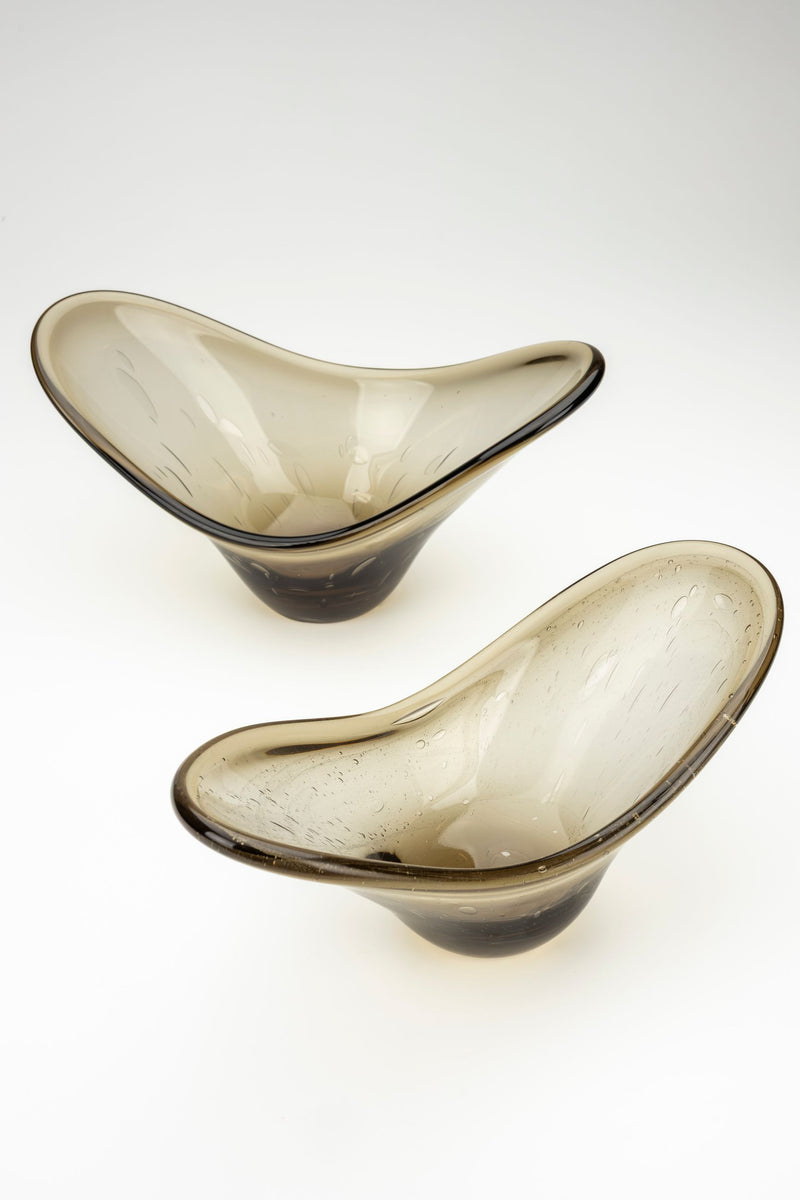 Tablett Dale aus schwarzem Rauchglas mit geschwungener Form, Dutchbone