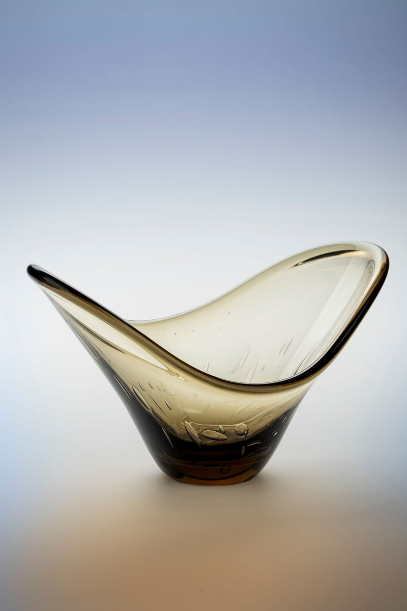 Tablett Dale aus schwarzem Rauchglas mit geschwungener Form, Dutchbone