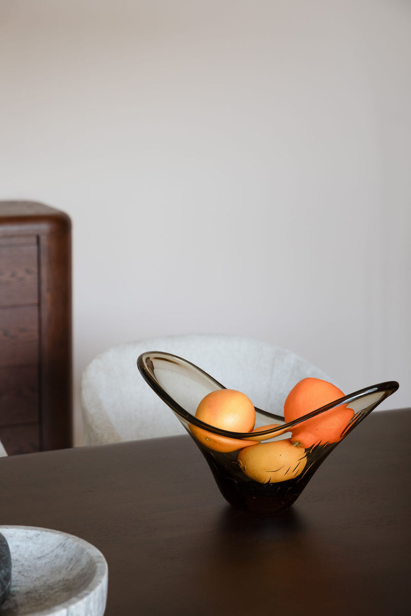 Tablett Dale aus schwarzem Rauchglas mit geschwungener Form, Dutchbone
