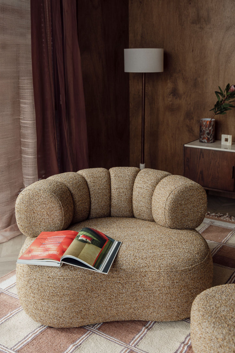 Loungesessel Duvane Braun mit Gummibaumholz-Gestell von Dutchbone