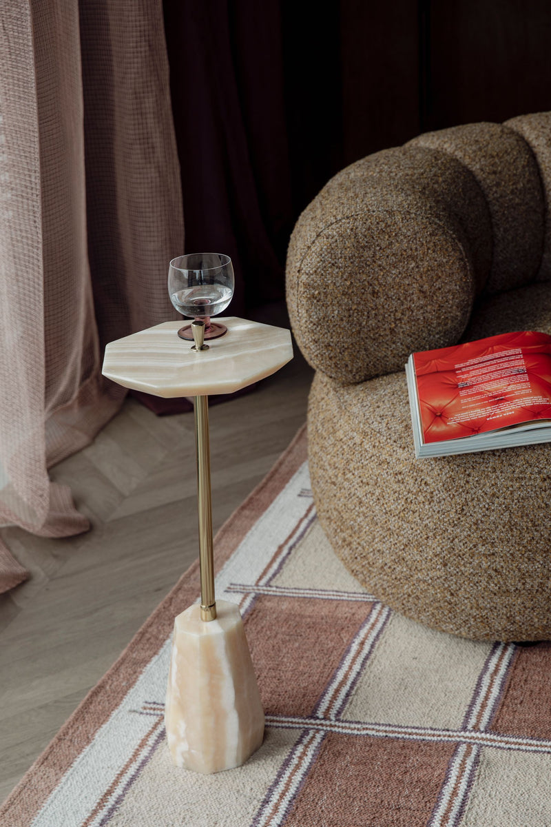 Beistelltisch Onno aus Marmor mit goldenem Metallgestell, Vintage-Look