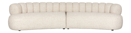 Sofa Duvane 4,5-Sitzer in Beige mit gerippter Rückenlehne und abgerundeten Armlehnen, Gesamtansicht von vorne.