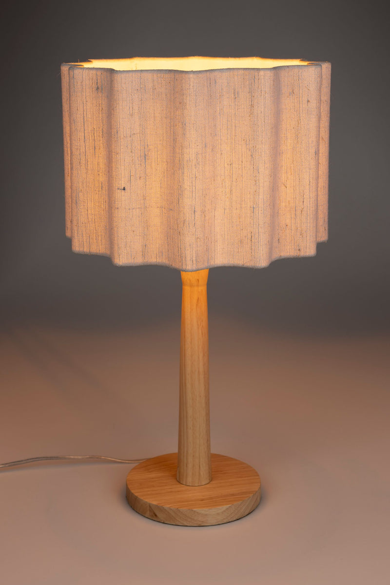 Tischlampe Scallop Dutchbone mit Jute-Lampenschirm und Holzfuß