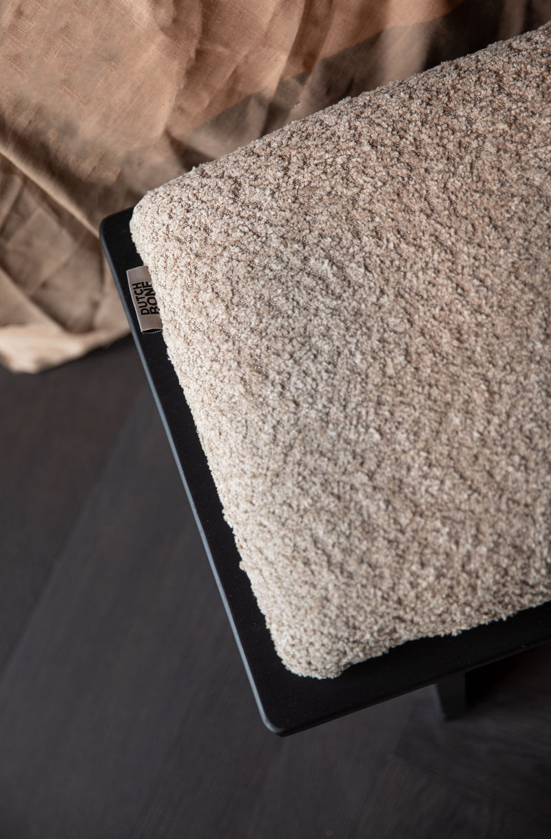 Sitzbank Shiho mit Bouclé-Sitzkissen aus Gummibaumholz von Dutchbone