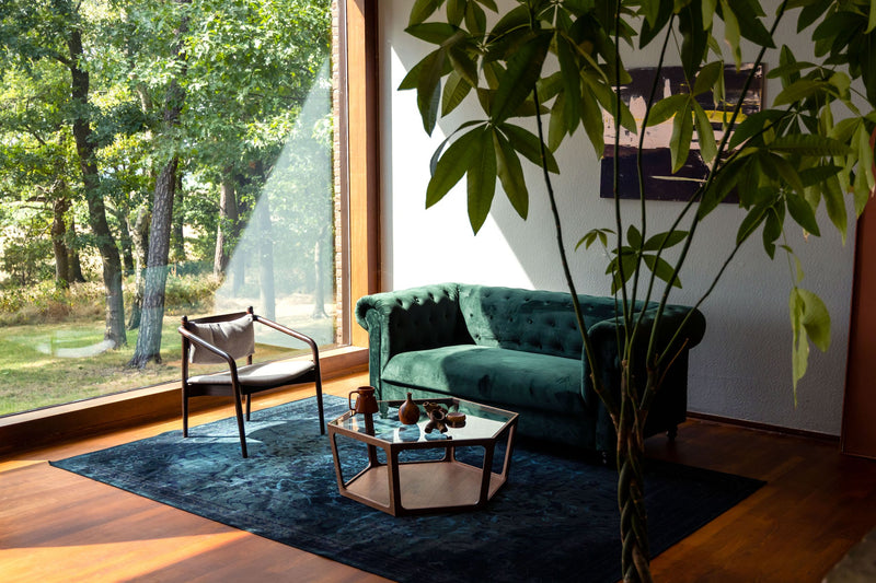 Couchtisch Sita im Vintage-Design mit Glasplatte und Nussbaumfurnier
