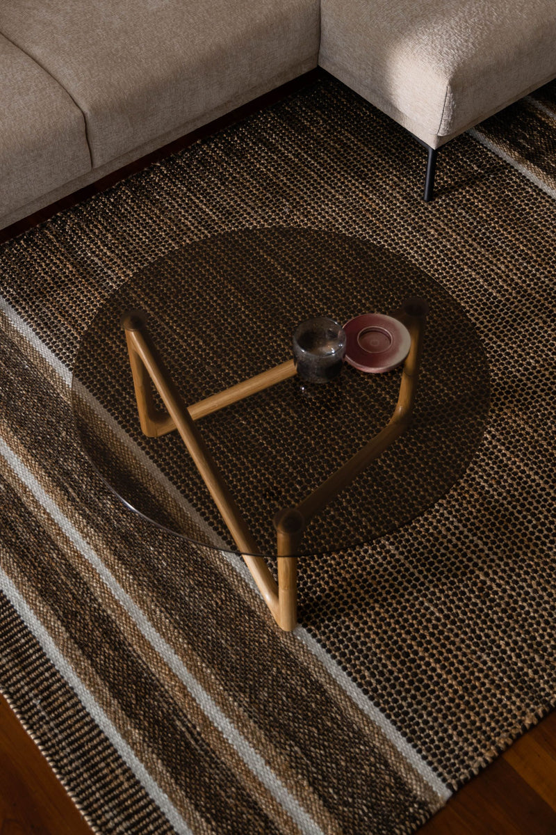 Couchtisch Naia mit Glasplatte und Eichenholzgestell, Boho-Chic
