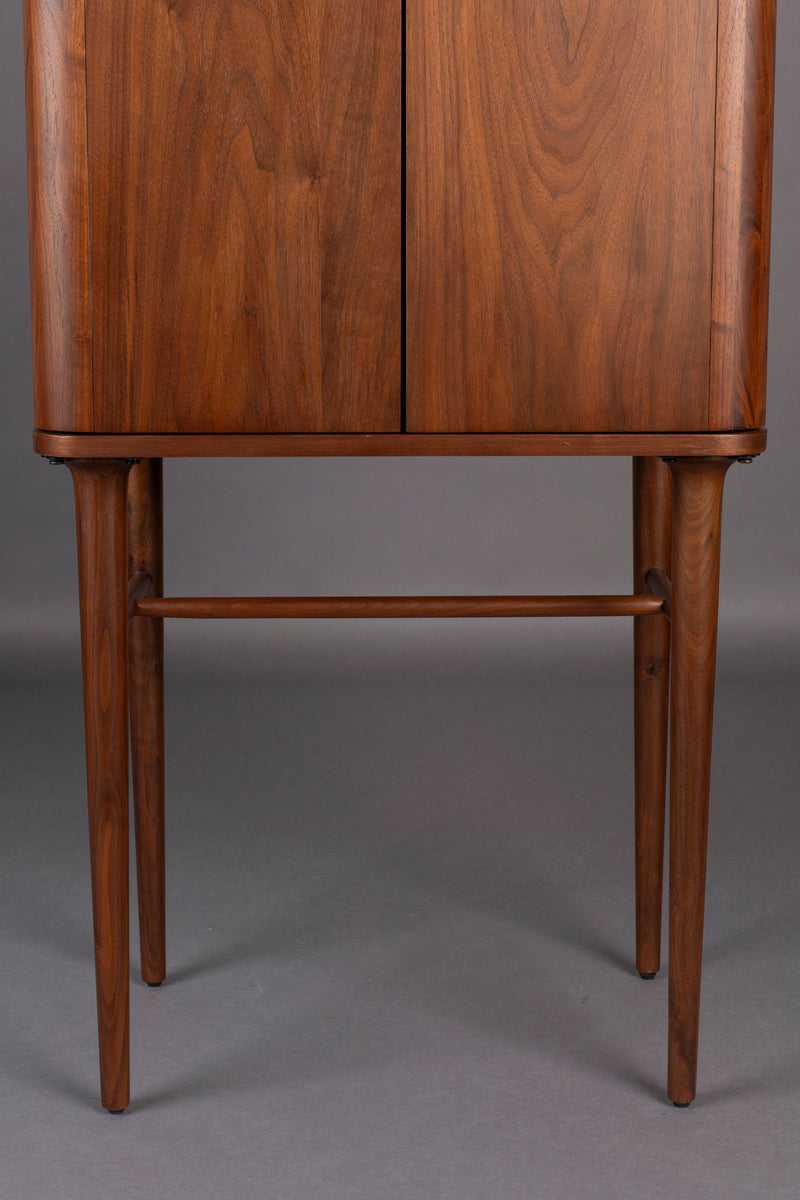 Schrank Morrison mit Walnussfurnier und Massivholz von Dutchbone