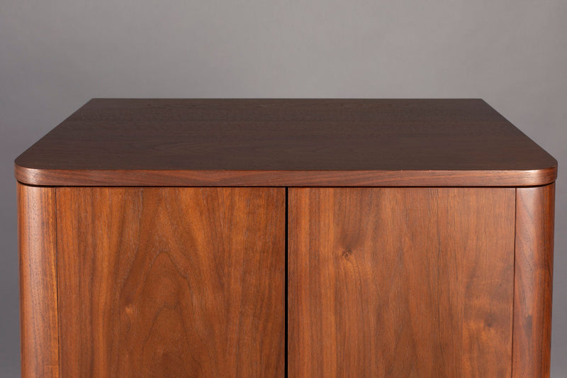 Schrank Morrison mit Walnussfurnier und Massivholz von Dutchbone