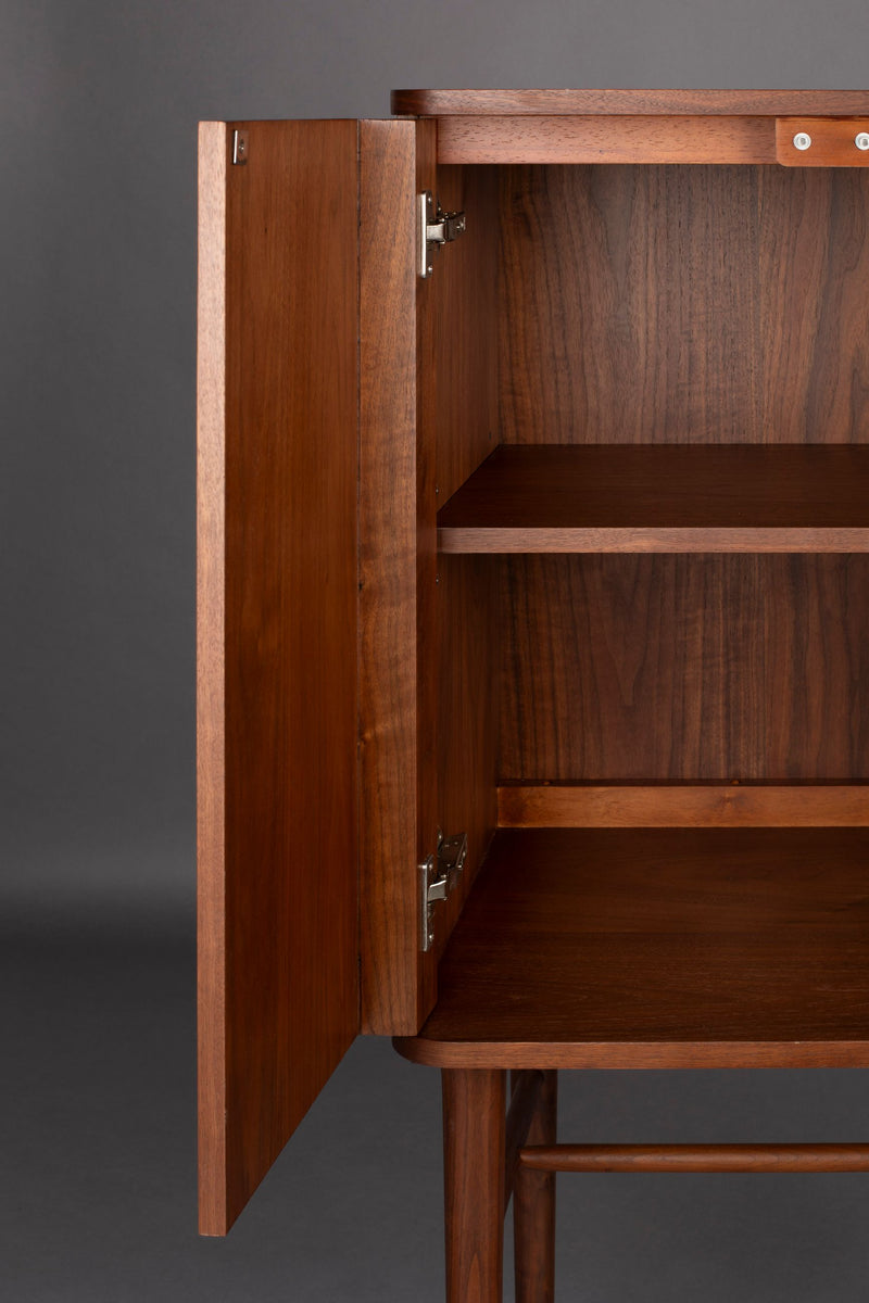 Schrank Morrison mit Walnussfurnier und Massivholz von Dutchbone
