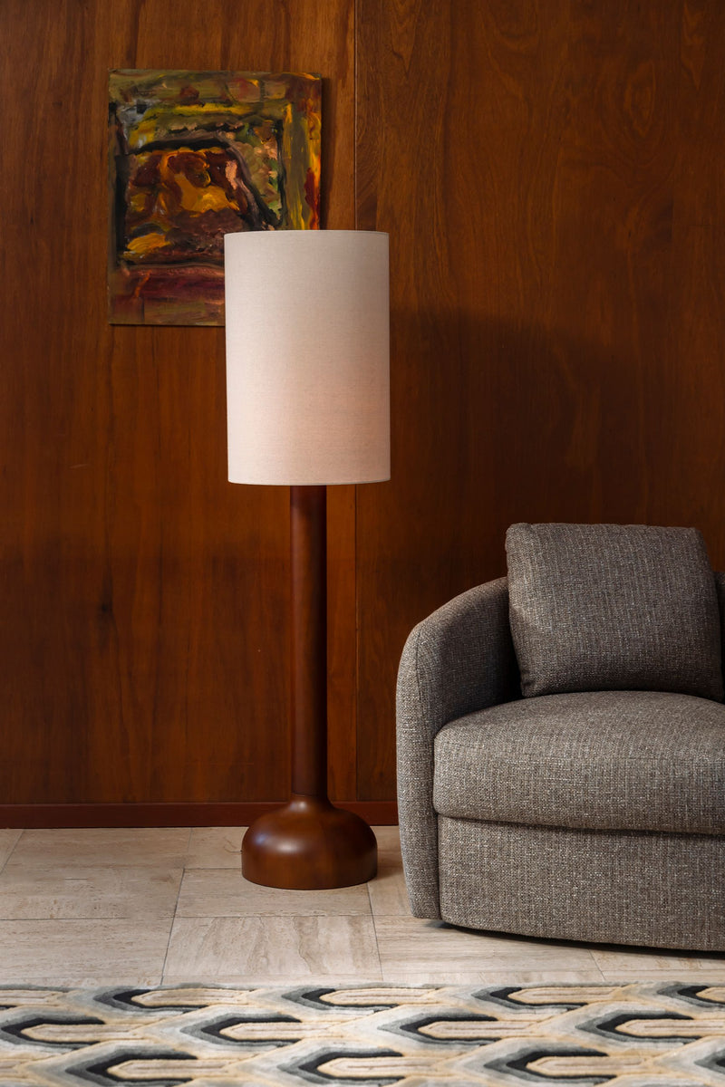 Stehlampe Jones von Dutchbone mit Gestell aus Gummibaumholz in Beige