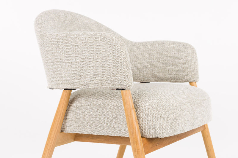 Loungesessel Indy Hellbraun-Beige mit Stoffbezug und Eichenholzgestell