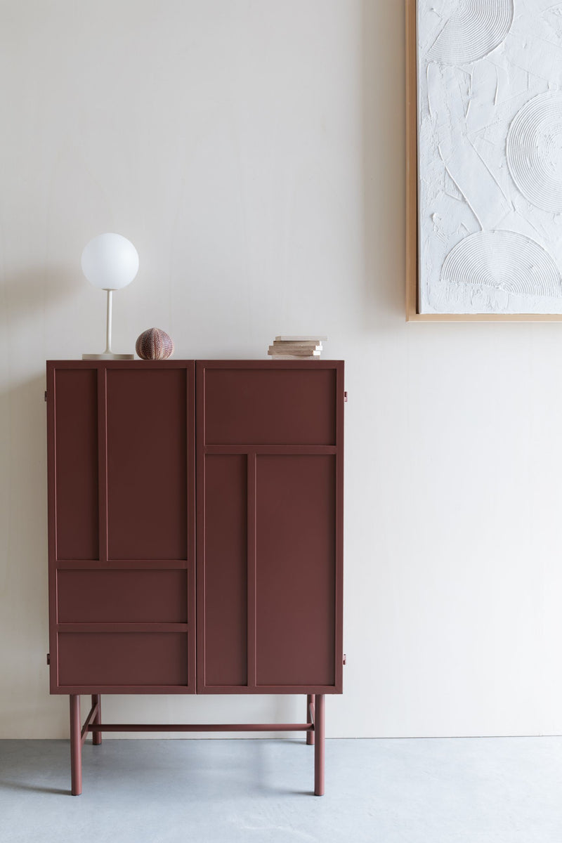 Schrank Davis im Retro-Look, Rot aus Metall mit schmalen Beinen