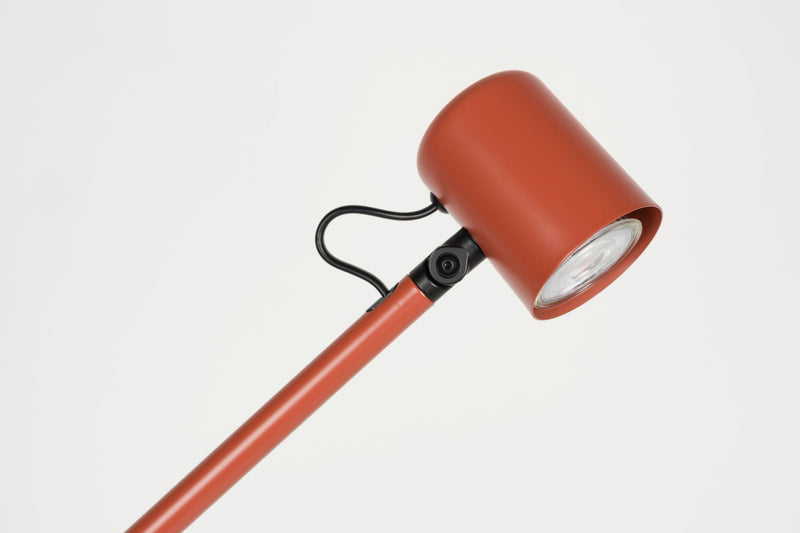 Stehlampe Aero Rot aus Metall, höhenverstellbar fürs Wohnzimmer