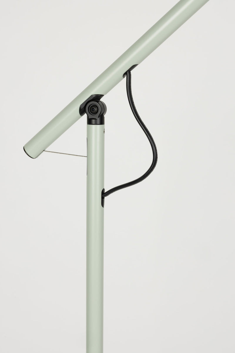 Stehlampe Aero in Grün, höhenverstellbar mit Gestell aus Metall