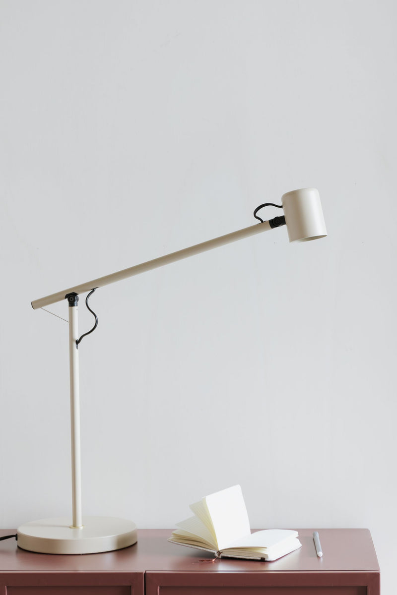 Tischlampe Aero Beige aus Metall, höhenverstellbar mit GU10-Fassung