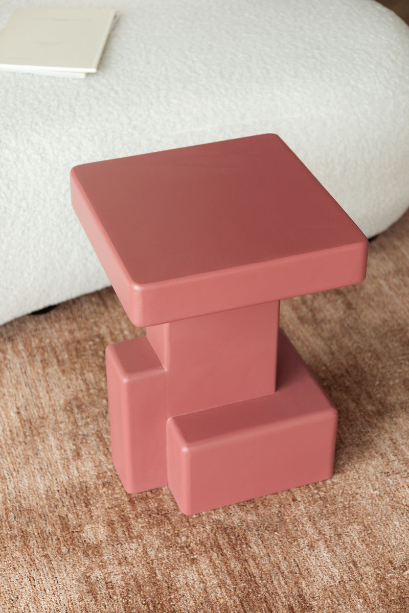 Beistelltisch Blast mit brutalistischem Blockdesign aus MDF in Rot