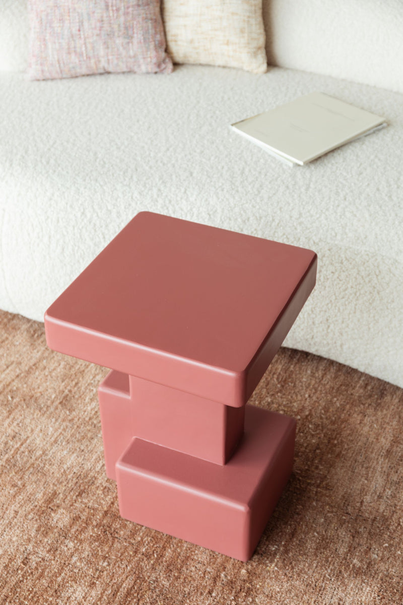 Beistelltisch Blast mit brutalistischem Blockdesign aus MDF in Rot