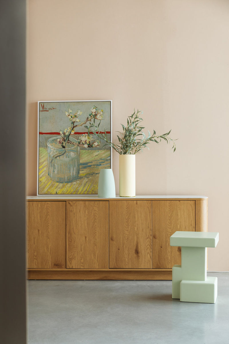 Hohes Sideboard Almira in Eiche-Optik mit Stauraum für Schlafzimmer
