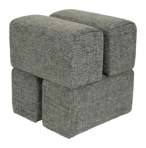 Hocker Staple im Blockdesign mit grünem Polyesterbezug, Gesamtansicht von vorne.