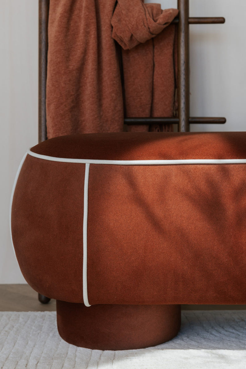 Sitzbank Marina M Rot mit Kontrastnaht im Retro-Design für Wohnzimmer