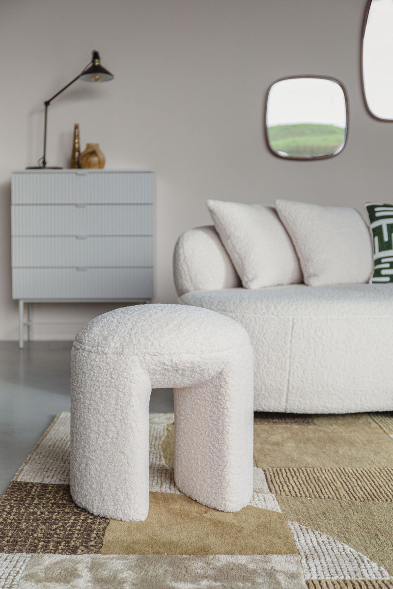 Hocker Noxx mit Teddy-Stoff in Weiß fürs Wohnzimmer, MDF-Gestell