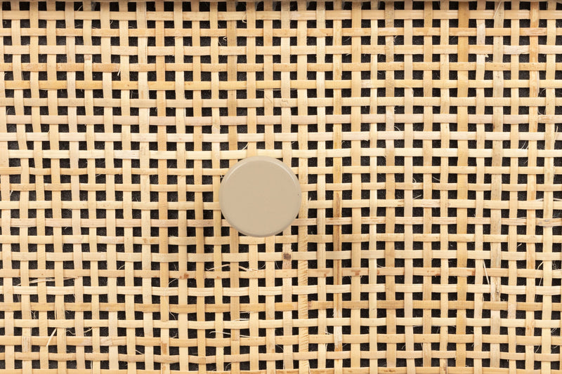 Beistelltisch Amaya im Japandi-Stil, oval mit Rattanschublade in Beige