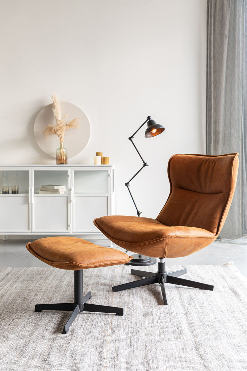 Hocker John in Cognac aus PU-Kunstleder mit stabilem Metallgestell