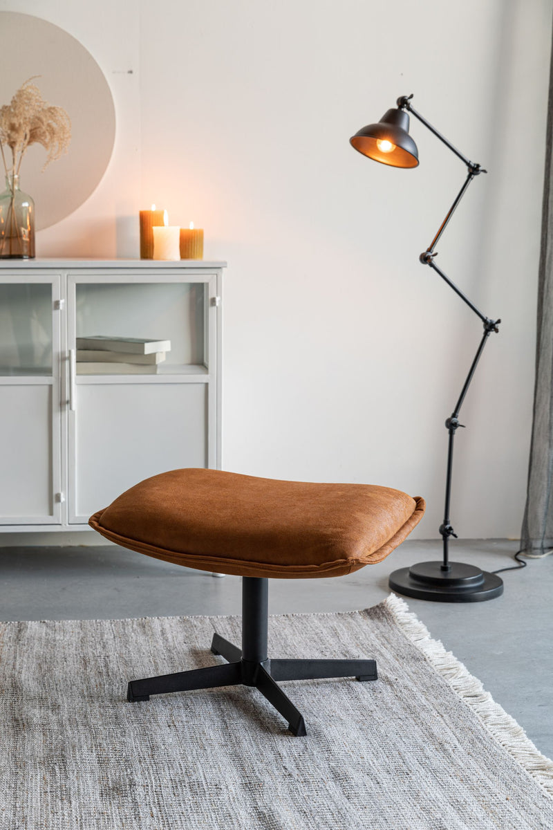 Hocker John in Cognac aus PU-Kunstleder mit stabilem Metallgestell