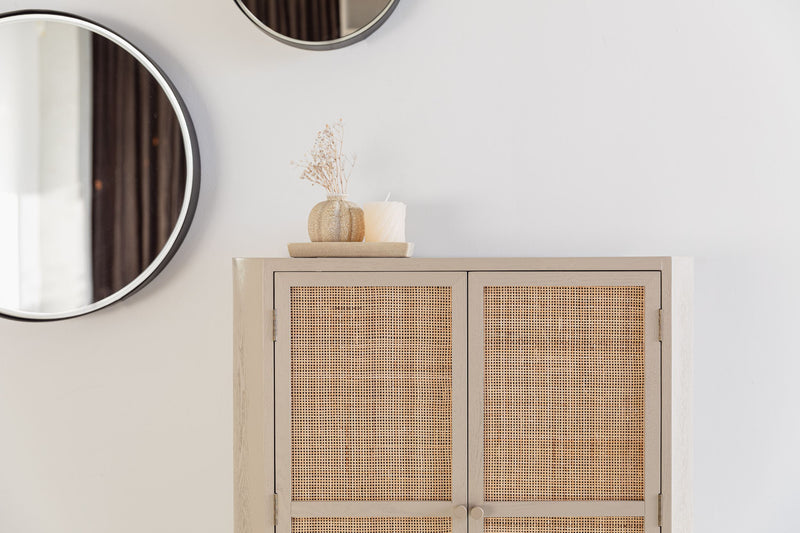 Schrank Amaya im Japandi-Stil, Beige mit geflochtenen Rattantüren