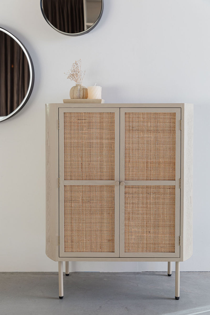 Schrank Amaya im Japandi-Stil, Beige mit geflochtenen Rattantüren