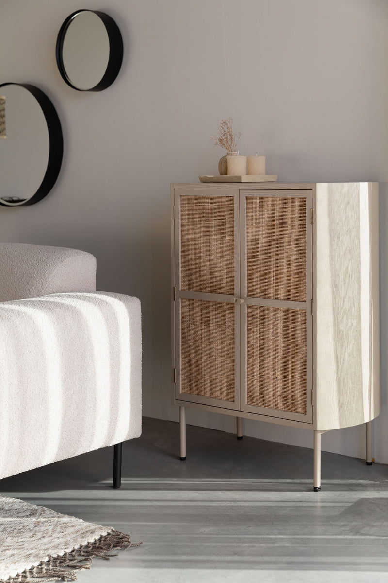Schrank Amaya im Japandi-Stil, Beige mit geflochtenen Rattantüren