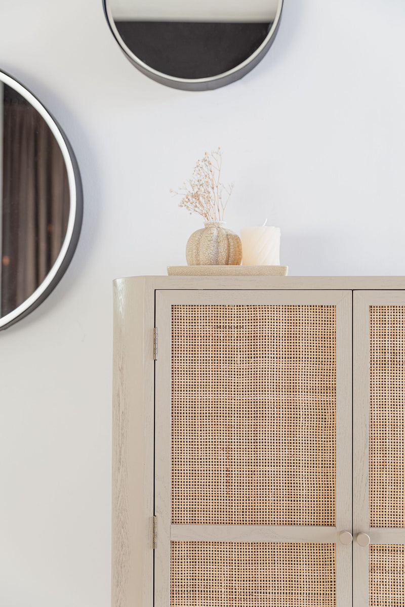 Schrank Amaya im Japandi-Stil, Beige mit geflochtenen Rattantüren