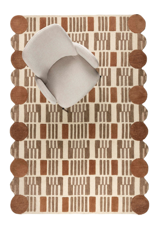 Teppich Mundra 160x230 cm mit geometrischem Streifenmuster in Beige und Braun.