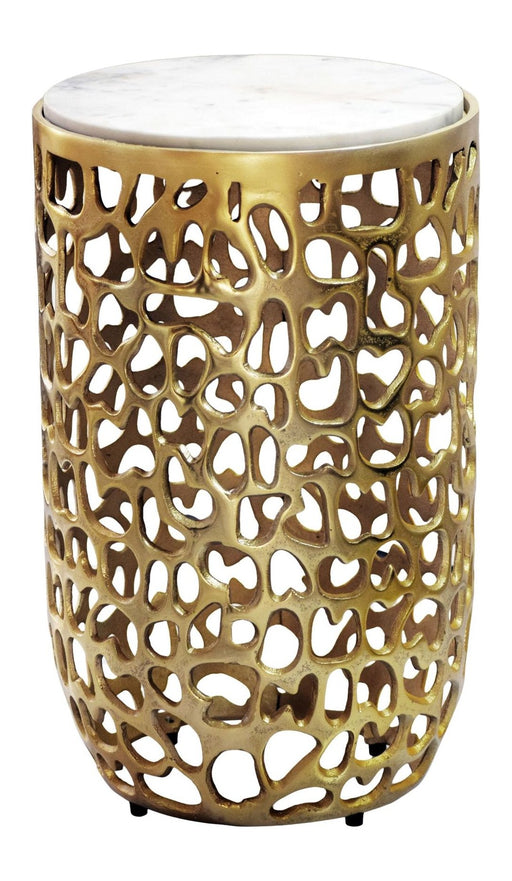 Wohnling Beistelltisch rund mit durchbrochener goldener Aluminium-Säule und weißer Marmorplatte in Gesamtansicht.
