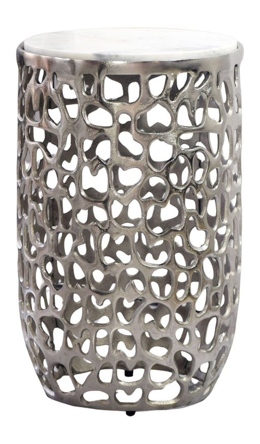 Beistelltisch Aluminium & Marmor rund 30 cm mit silbernem Aluminium-Gestell und durchbrochener Lochstruktur, Gesamtansicht.